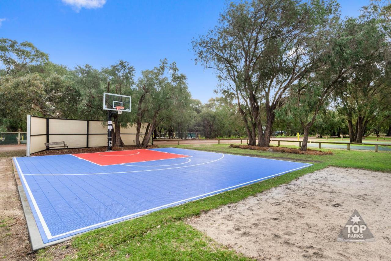 Gracetown Caravan Park Екстер'єр фото